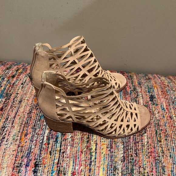 Vince Camuto Cut-Out Bootie Beige Sandals. 3" Block Heel. Size: 10. Gently Used. - Picture 2 of 7